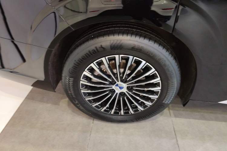 Used Denza D9 2024 DM-i 1050 Luxury Model