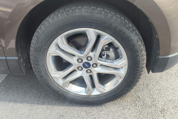 Used Ford Edge 2015 2.0T GTDi Two-Wheel-Drive High-Line Version
