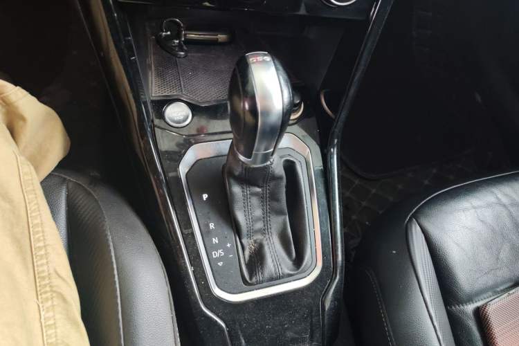 Used Volkswagen T-ROC 2018 280TSI DSG Two-Wheel-Drive Comfort Version China V Standard
