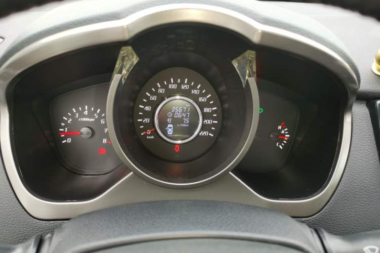 Used Huatai Santa Fe 2016 1.5T Gasoline Manual Two-Wheel Drive Smart Enjoyment i3 Model
