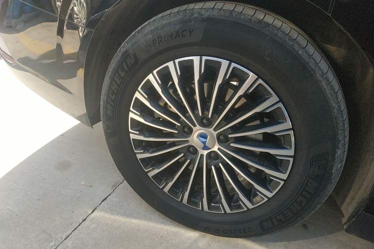 Used Denza D9 2022 EV 600 Four-Wheel Drive Prestige Model
