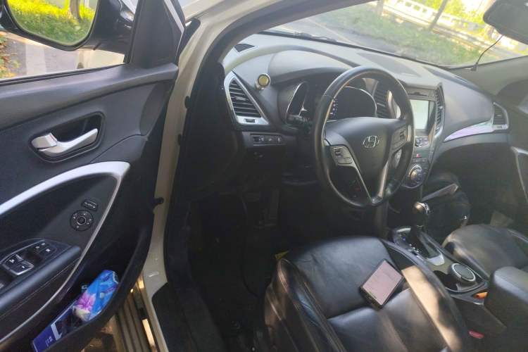 Used Hyundai Santa Fe 2015 2.0T Automatic Two-Wheel Drive Smart Version 5 Seats
