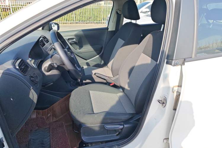 Used Volkswagen Polo 2016 1.4L Manual Fashion Model
