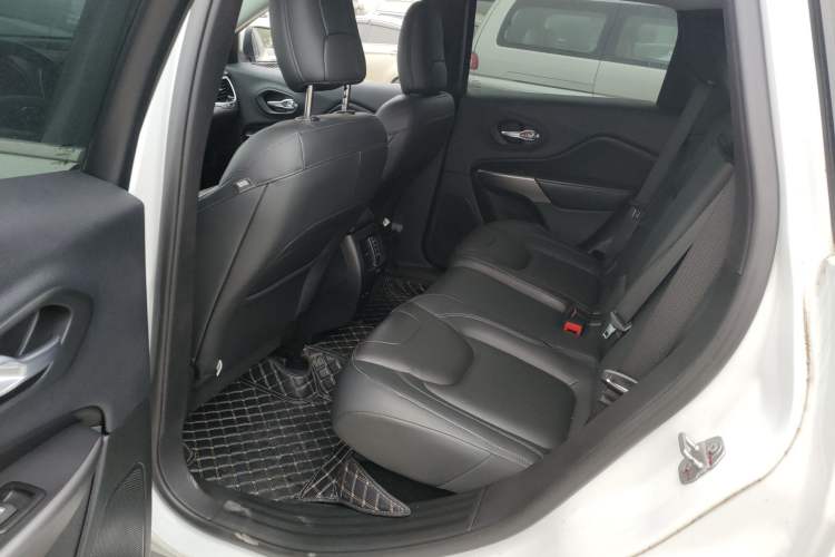 Used  Cherokee 2020 2.0T Two-Wheel Drive Leading Edition