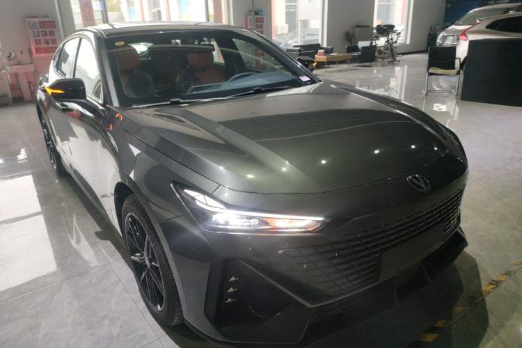 Used Changan UNI-V iDD 2023 ZhiDian iDD 1.5T 113km Smart & Fun Version
