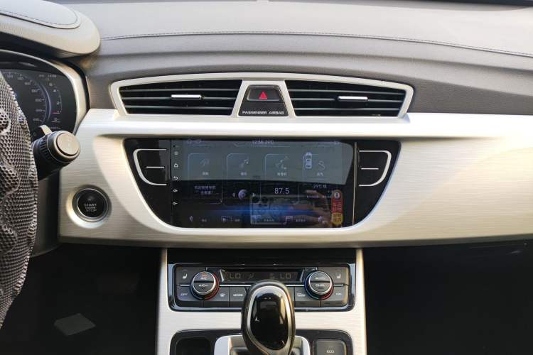 Used Geely Auto Emgrand X7 Sport 2018 1.8TD Automatic Two-Wheel Drive Smart Connect 4G Internet Edition