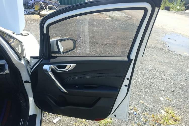 Used Geely Auto Vision X3 2019 Upgraded Model 1.5L Manual Elite Version
