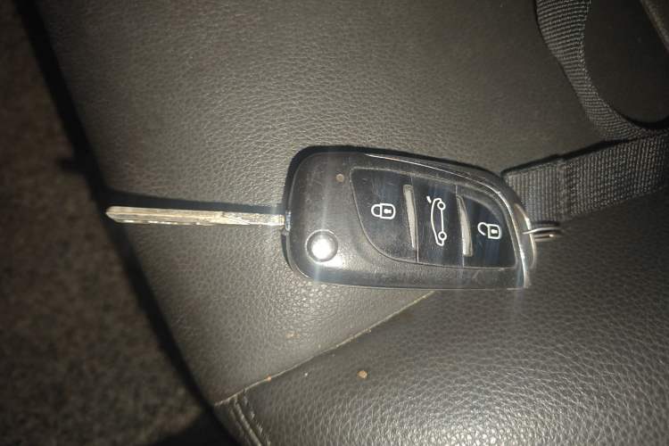 Used JMC Yuhu 7 2016 2.4T Two-Wheel Drive Luxury Edition JX4D24
