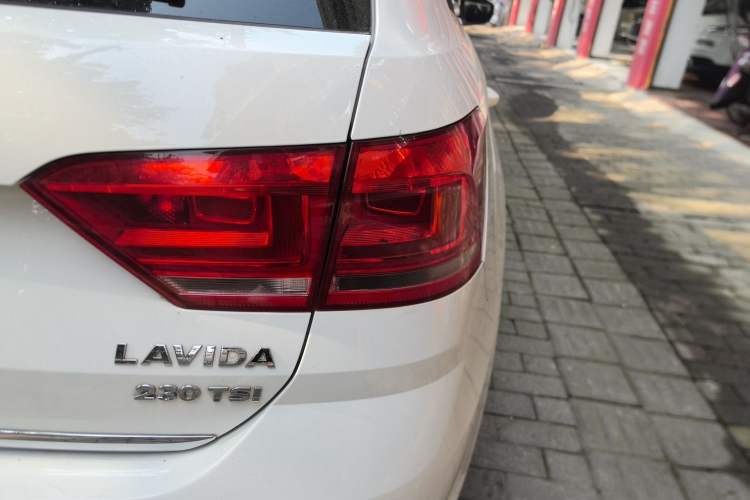 Used Volkswagen Gran Lavida 2015 230TSI DSG Comfort Edition
