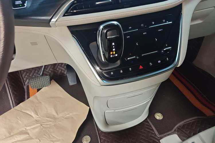 Used Buick GL8 2023 ES Lu Zun Comfort Model
