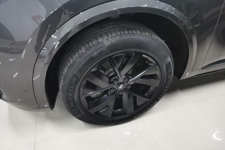 Used Li Auto L8 2023 Pro Model
