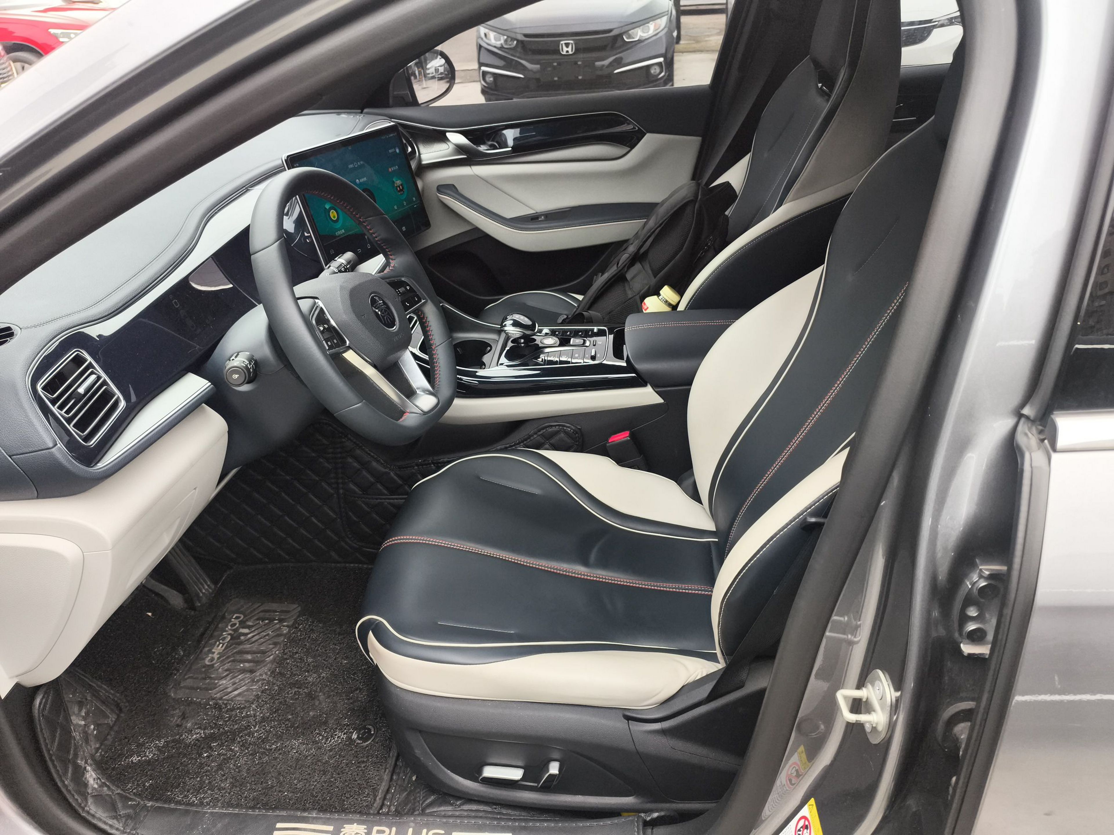 Переднее сиденье в автомобиле