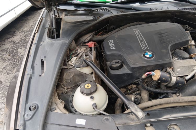 Used BMW 5 Series 2013 525Li Leading Model
