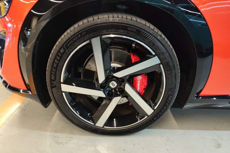 Used  YU7 2025 Ultra-Long Range High-Performance All-Wheel-Drive Max Edition
