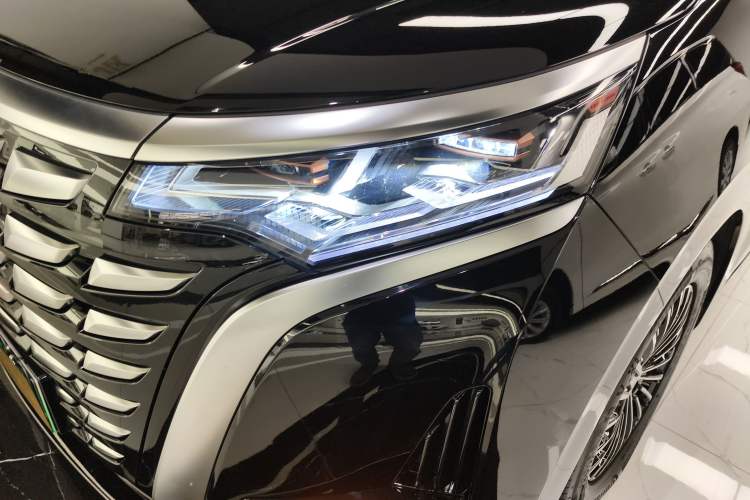 Used Denza D9 2024 DM-i 980 Four-Wheel Drive Prestige Model
