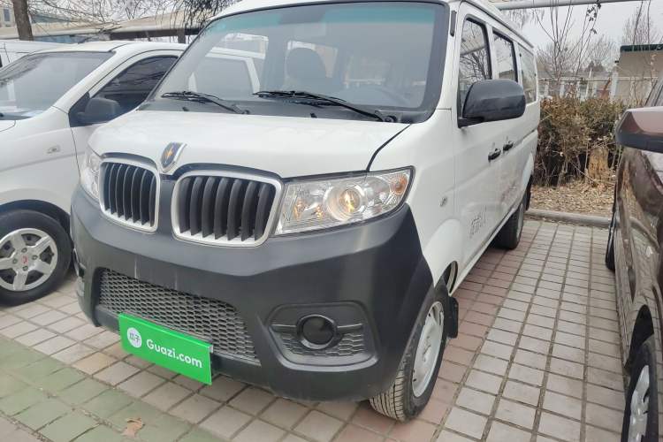 Used Jinbei Hiace X30 2023 1.5L Super-Comfortable Passenger Van 5/6/7-Seater Non-Air-Conditioned Version Model SWC15M