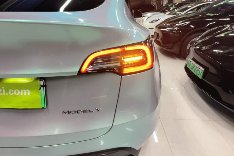 Used Tesla Model Y 2023 Long-Range All-Wheel-Drive Version
