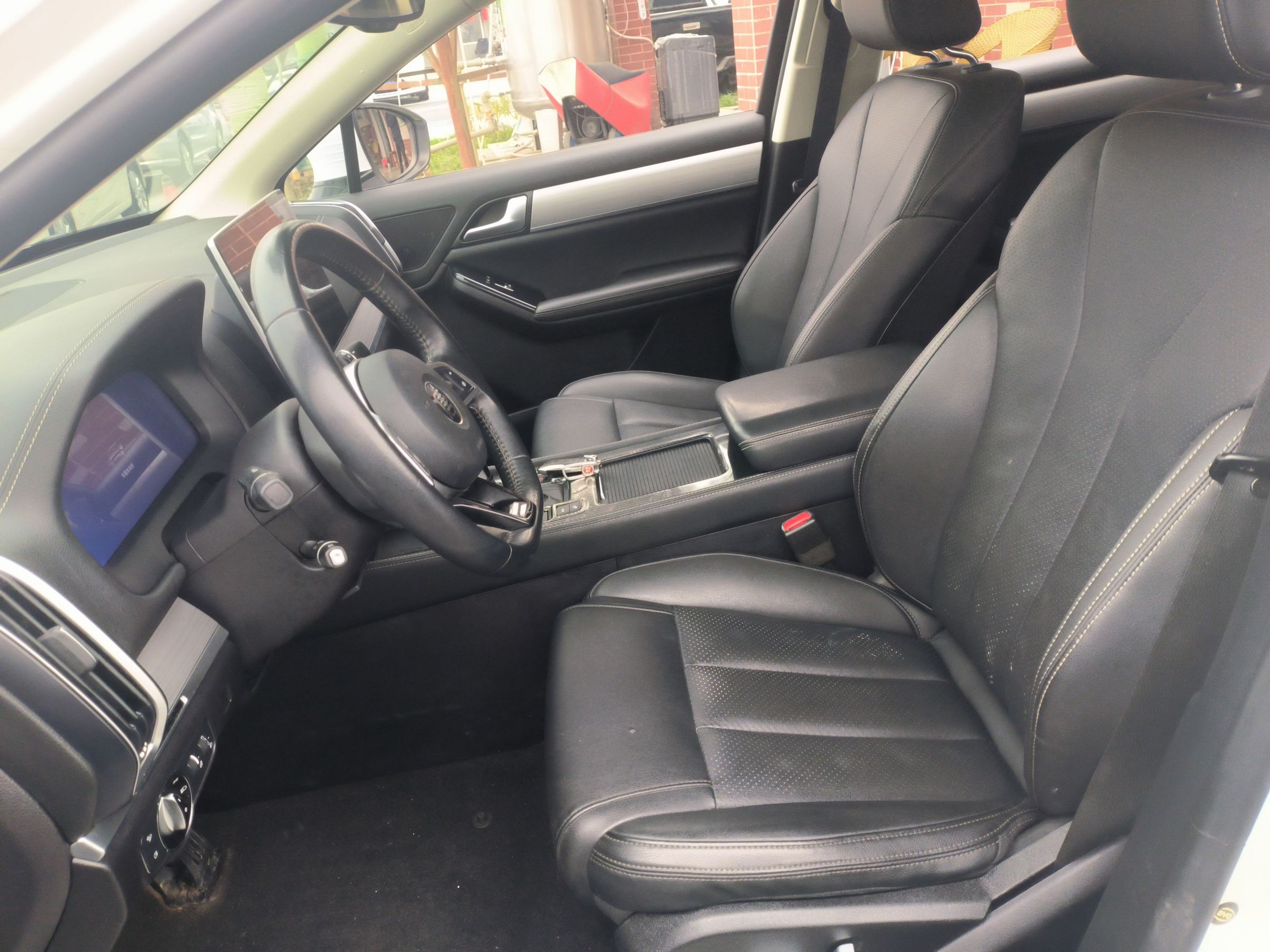 Переднее сиденье в автомобиле