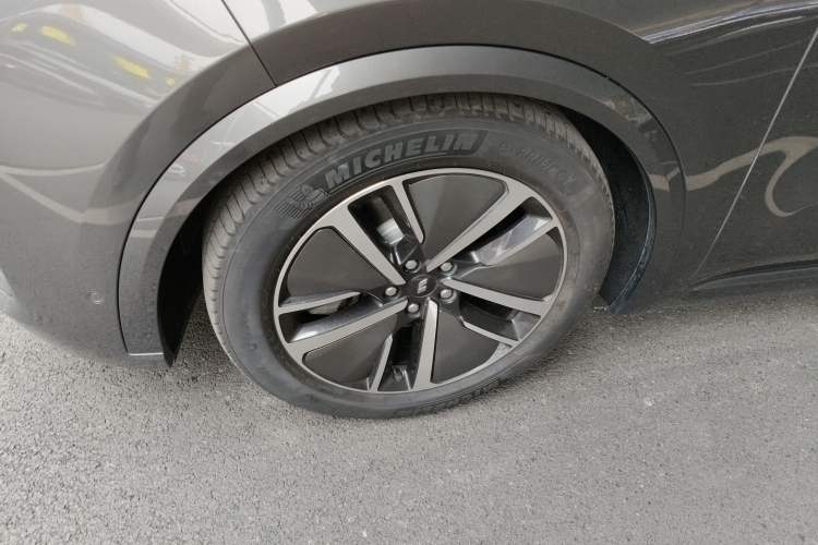 Used Li Auto L8 2024 Pro Model
