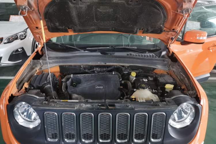 Used  Renegade 2018 Connected Large Screen Version 180T Automatic High-Energy Edition
