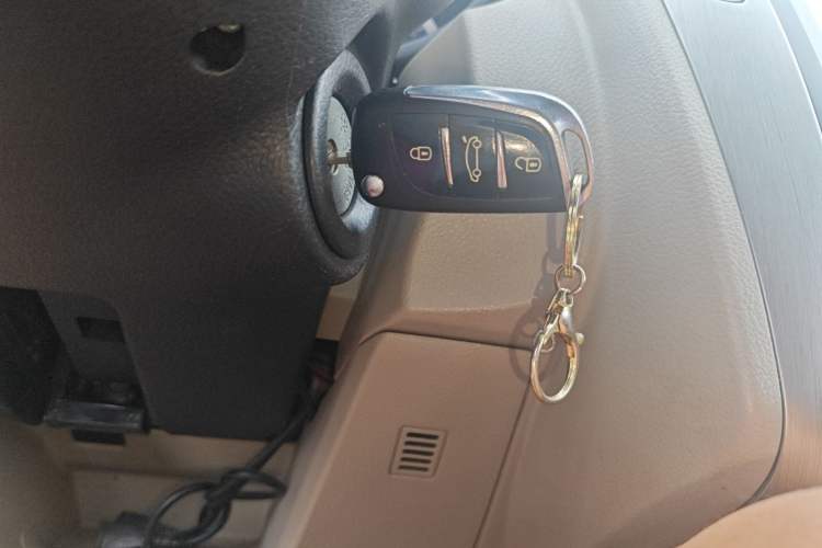 Used Venucia R50 2015 1.6L Automatic Fashion Edition
