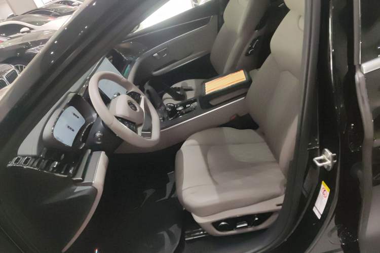 Used BYD Han 2025 EV with 701 km of Laser Radar-Enabled Intelligent Driving
