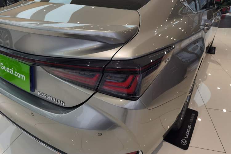 Used Lexus ES 2025 300h Deluxe Edition