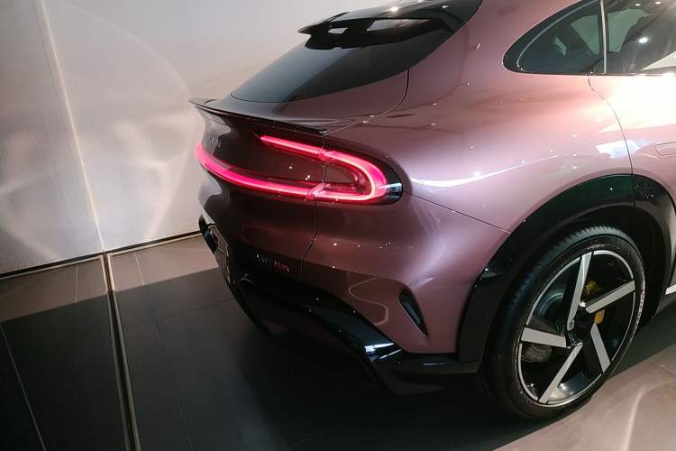 Used  YU7 2025 Ultra-Long Range High-Performance All-Wheel-Drive Max Edition