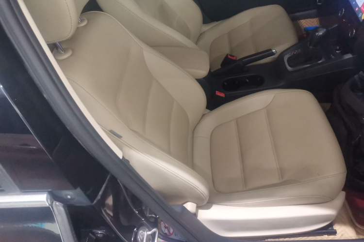 Used Volkswagen Sagitar 2014 Revised Version 1.4TSI Automatic Luxury Edition
