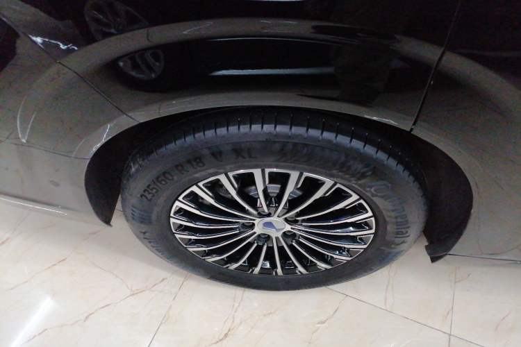 Used Denza D9 2025 DM-i Smart Drive 1020 Four-Wheel Drive Deluxe Model
