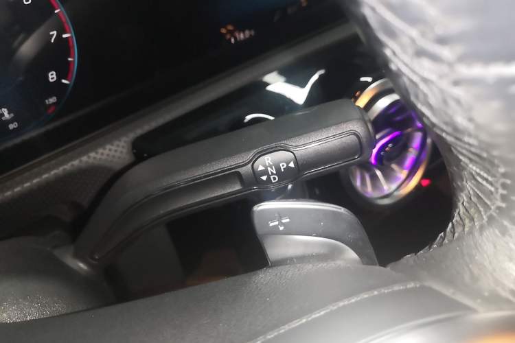 Used Mercedes-Benz A-Class 2022 Revised Version A 200 L Sport Sedan Fashionable Style
