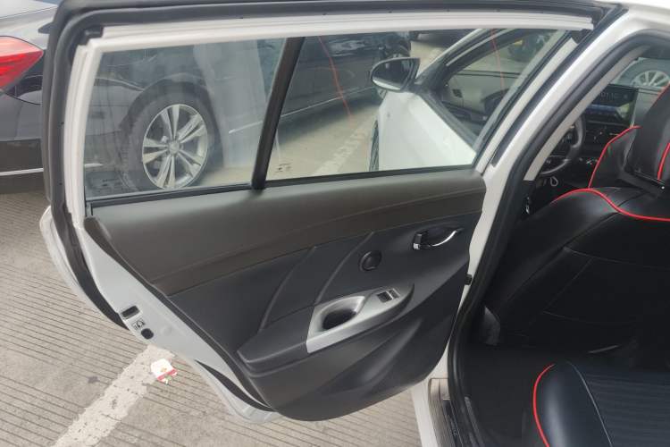 Used Toyota YARiS L 2015 1.5E Automatic Charm Edition
