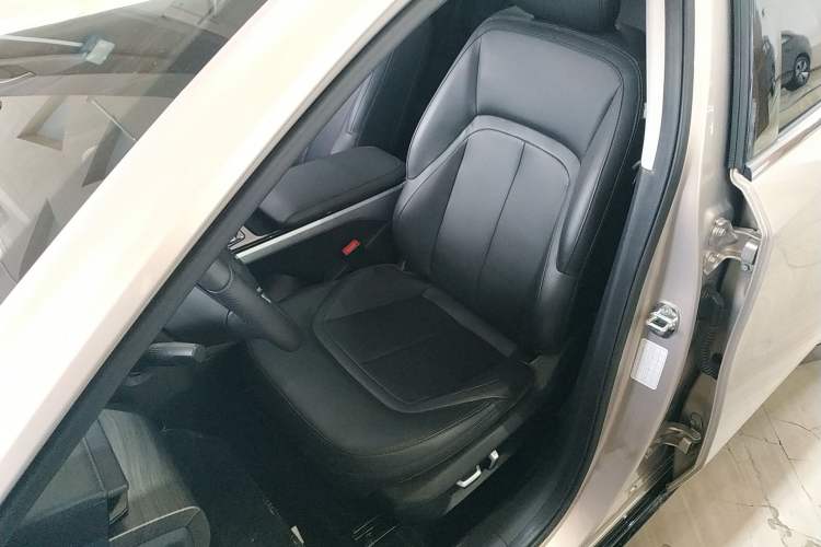 Used Wuling Xingguang 2024 Co-Creation Edition 510 Advanced Model
