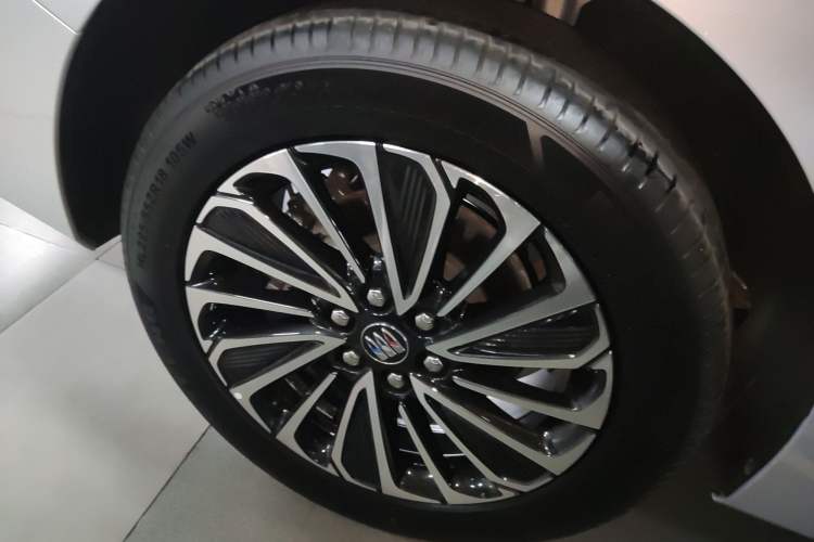 Used Buick GL8 New Energy 2025 Lu Shang Luxury Edition 7-Seater
