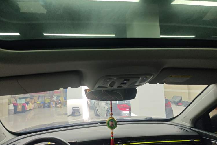 Used Roewe RX5 2023 PLUS 330TGI Automatic Trendsetting Smart Edition
