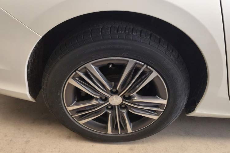 Used Peugeot 308 2016 1.6L Manual Fashion Edition
