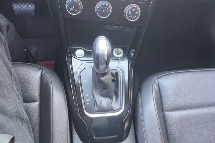 Used Volkswagen T-ROC 2021 280TSI DSG Two-Wheel Drive Comfort Connect Edition