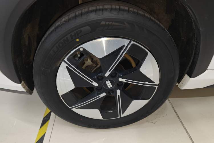 Used  E5 2024 440km Launch Edition