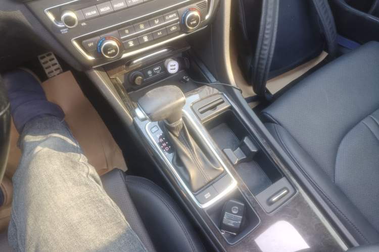 Used Kia K5 2016 1.6T Automatic LUX
