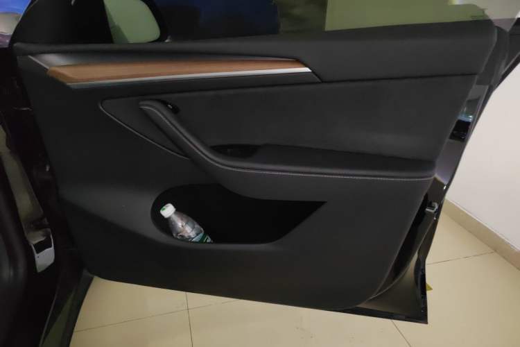 Used Tesla Model Y 2021 Standard Range Rear-Wheel Drive Version
