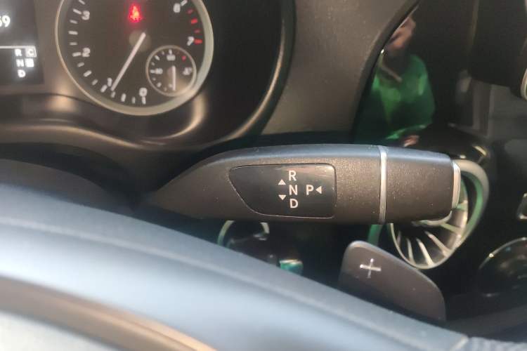 Used Mercedes-Benz Vito 2021 2.0T Elite Version 7 Seats
