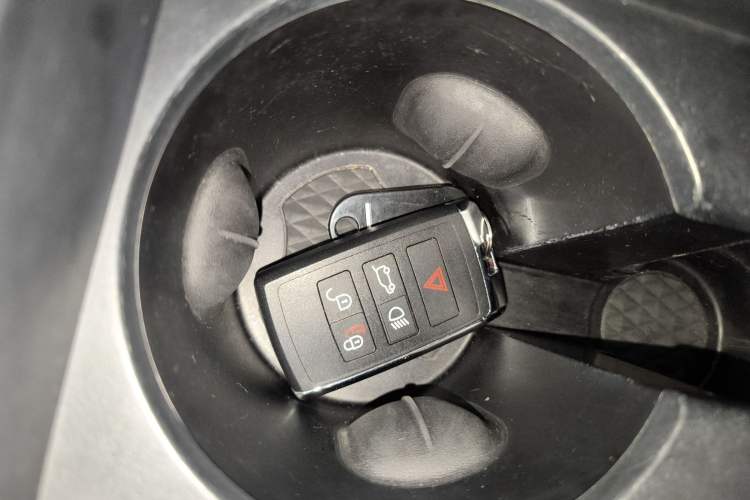 Used Land Rover Range Rover Evoque 2021 Range Rover Velar L 249PS R-Dynamic First Edition
