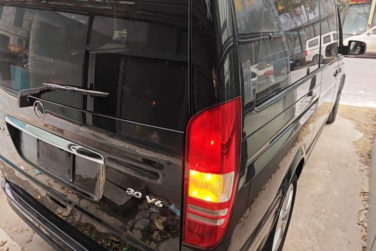 Used Mercedes-Benz Viano 2013 3.0L Comfort Edition
