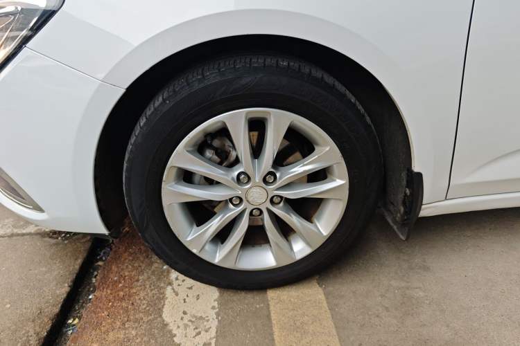 Used Buick Verano 2019 Sedan 20T Dual-Clutch Leading Model
