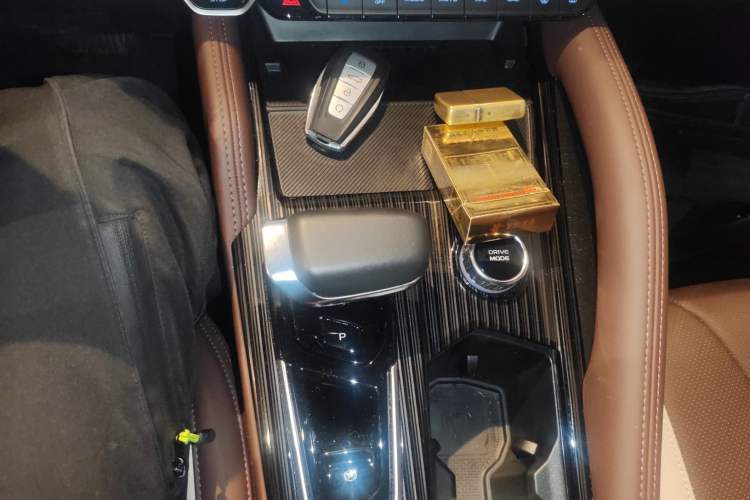 Used Geely Auto Monjaro L 2024 2.0TD High-Power Automatic Two-Wheel Drive Yunqi Version
