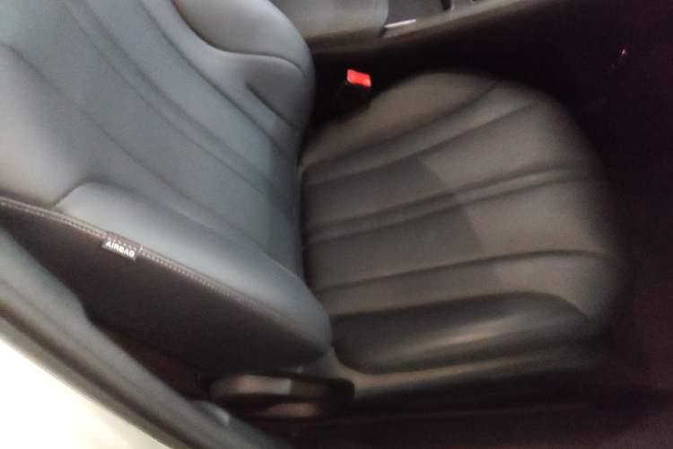 Used Roewe D7 2023 DMH 125km Superior Edition
