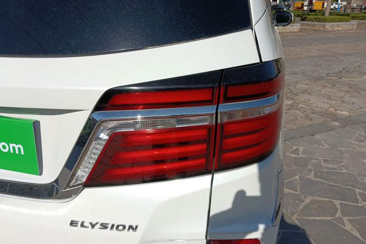 Used Honda Elysion 2016 2.4L Style Edition
