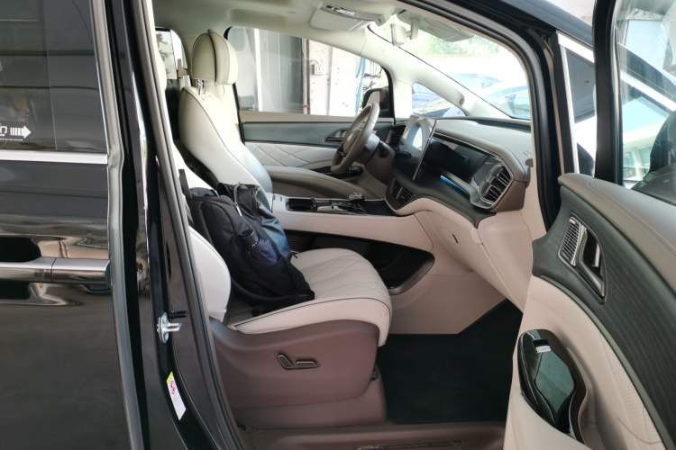 Used Denza D9 2022 DM-i 970 Four-Wheel Drive Prestige Model