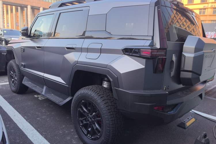 Used  917 2023 Range-Extended Founder Edition
