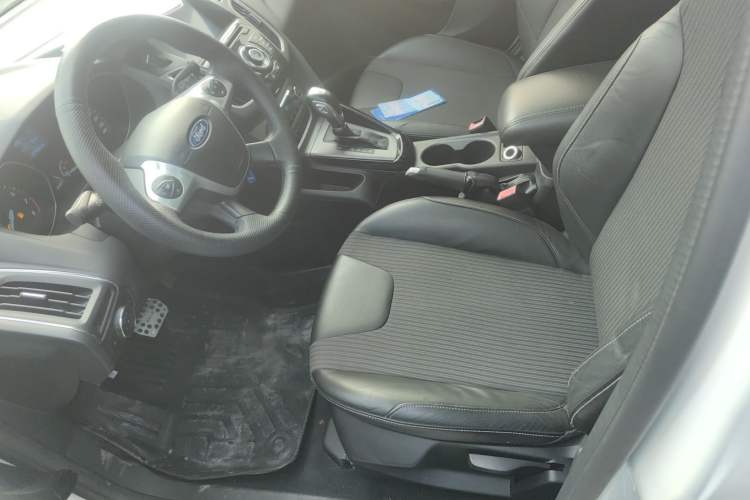 Used Ford Focus 2012 Sedan 1.6L Automatic Fashion Edition